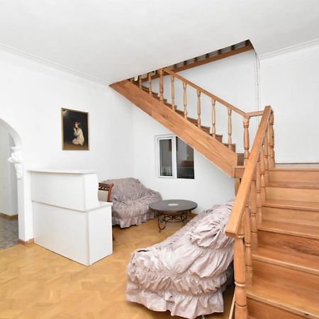 יירבאן Guesthouses Opera מראה חיצוני תמונה