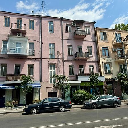 יירבאן Guesthouses Opera מראה חיצוני תמונה