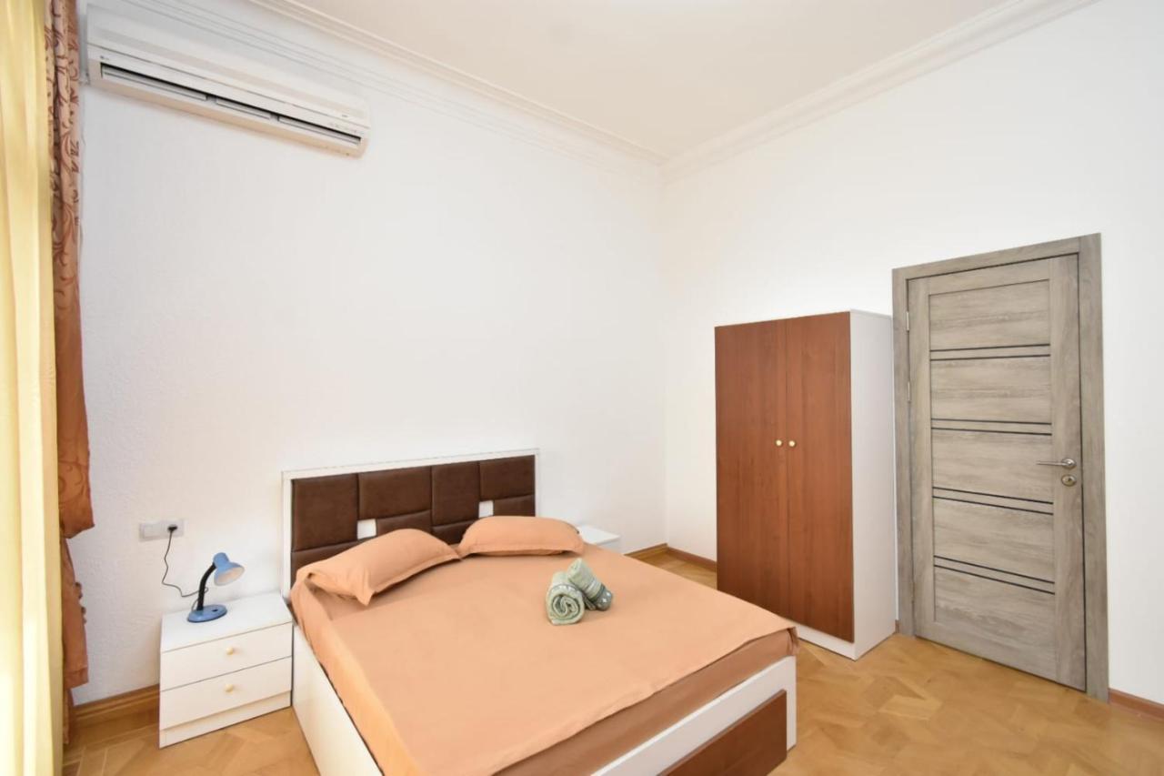 יירבאן Guesthouses Opera מראה חיצוני תמונה