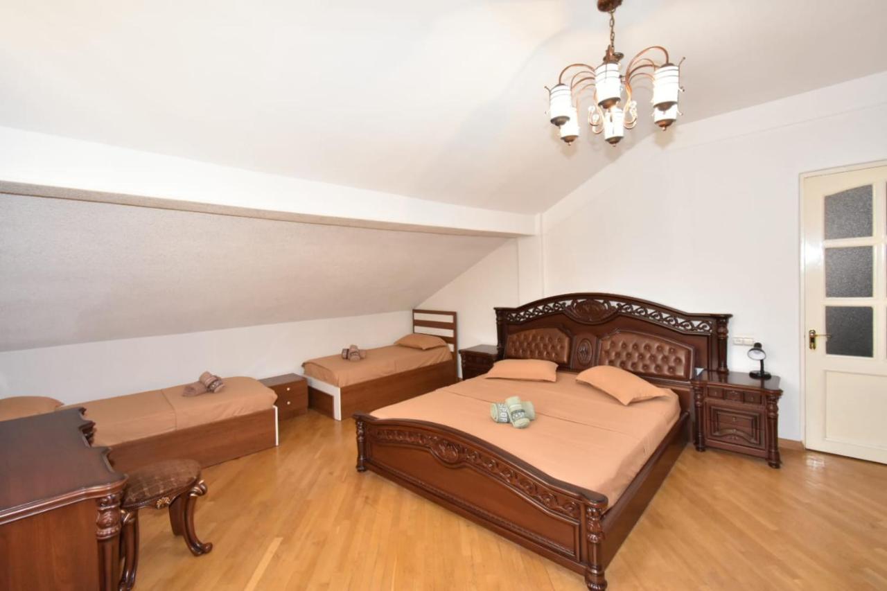 יירבאן Guesthouses Opera מראה חיצוני תמונה