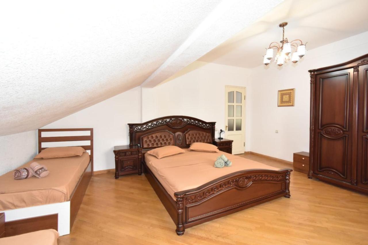 יירבאן Guesthouses Opera מראה חיצוני תמונה