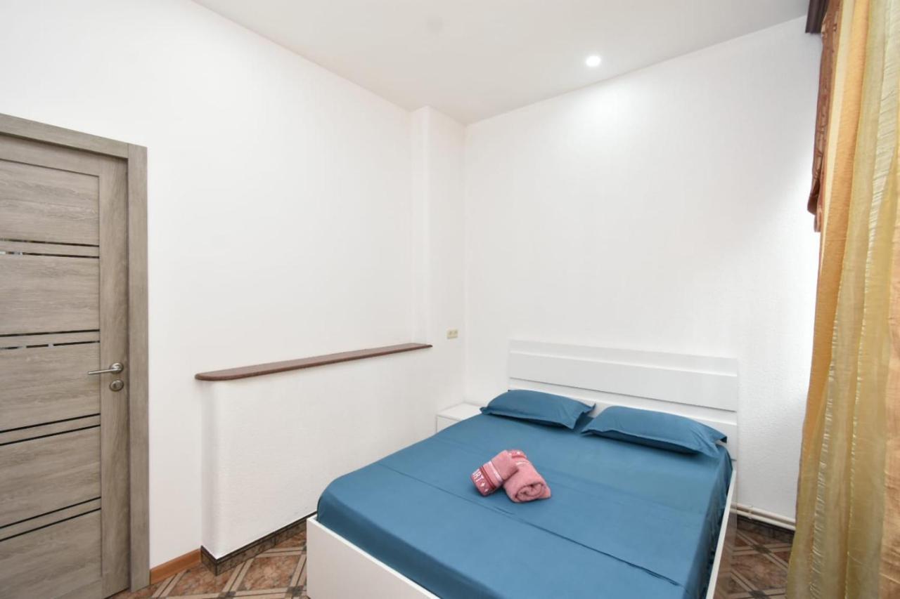 יירבאן Guesthouses Opera מראה חיצוני תמונה