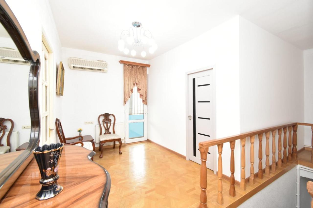 יירבאן Guesthouses Opera מראה חיצוני תמונה