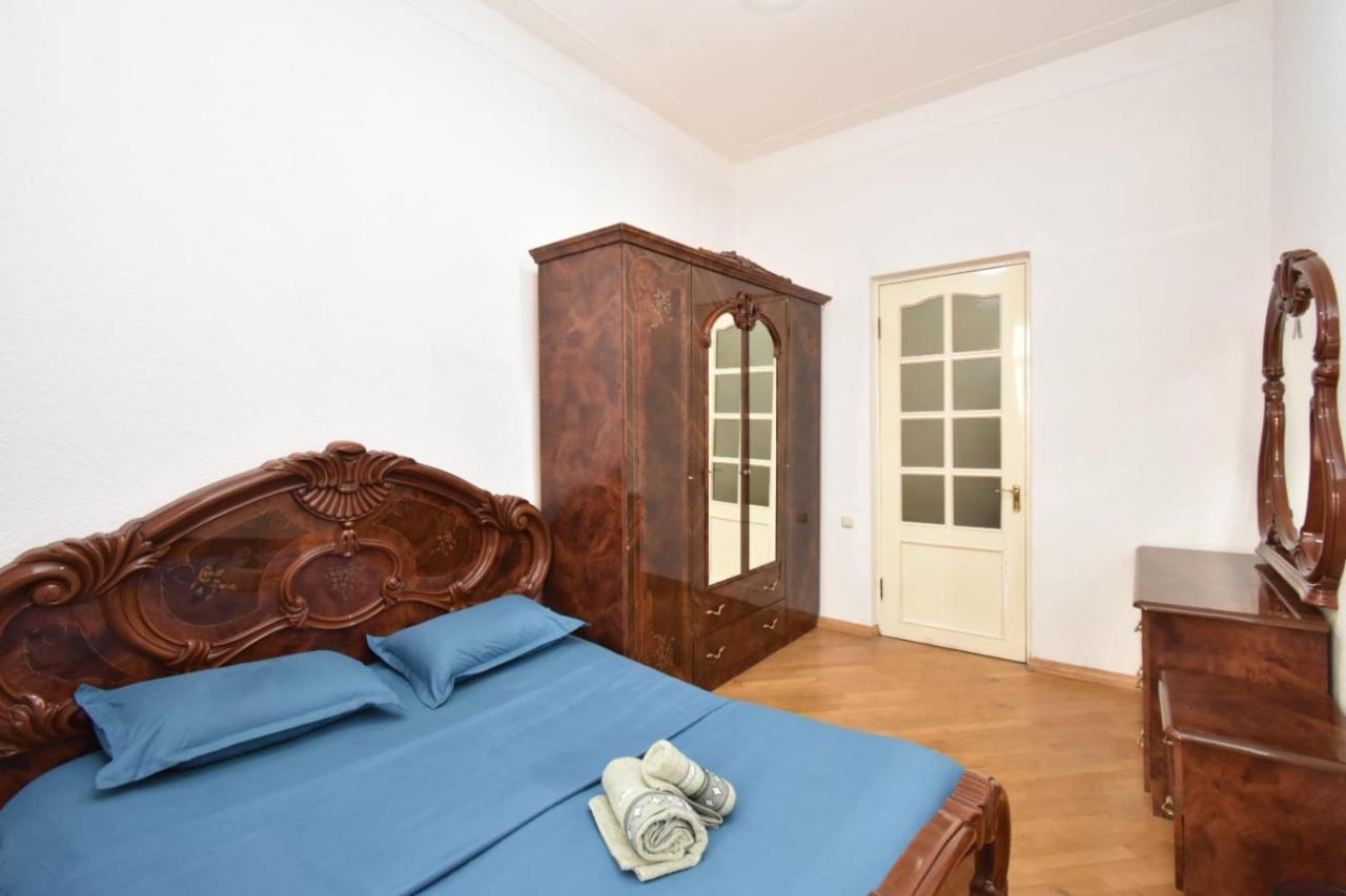 יירבאן Guesthouses Opera מראה חיצוני תמונה