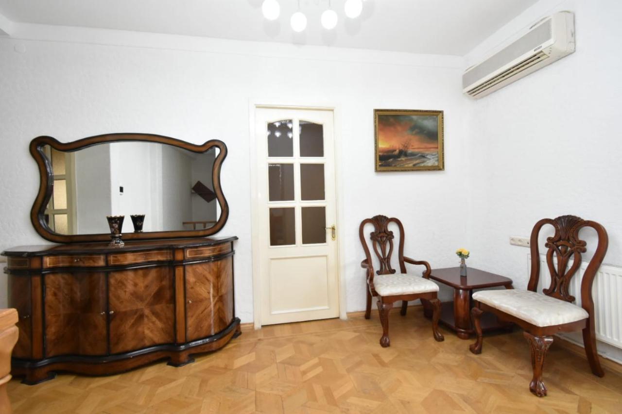 יירבאן Guesthouses Opera מראה חיצוני תמונה