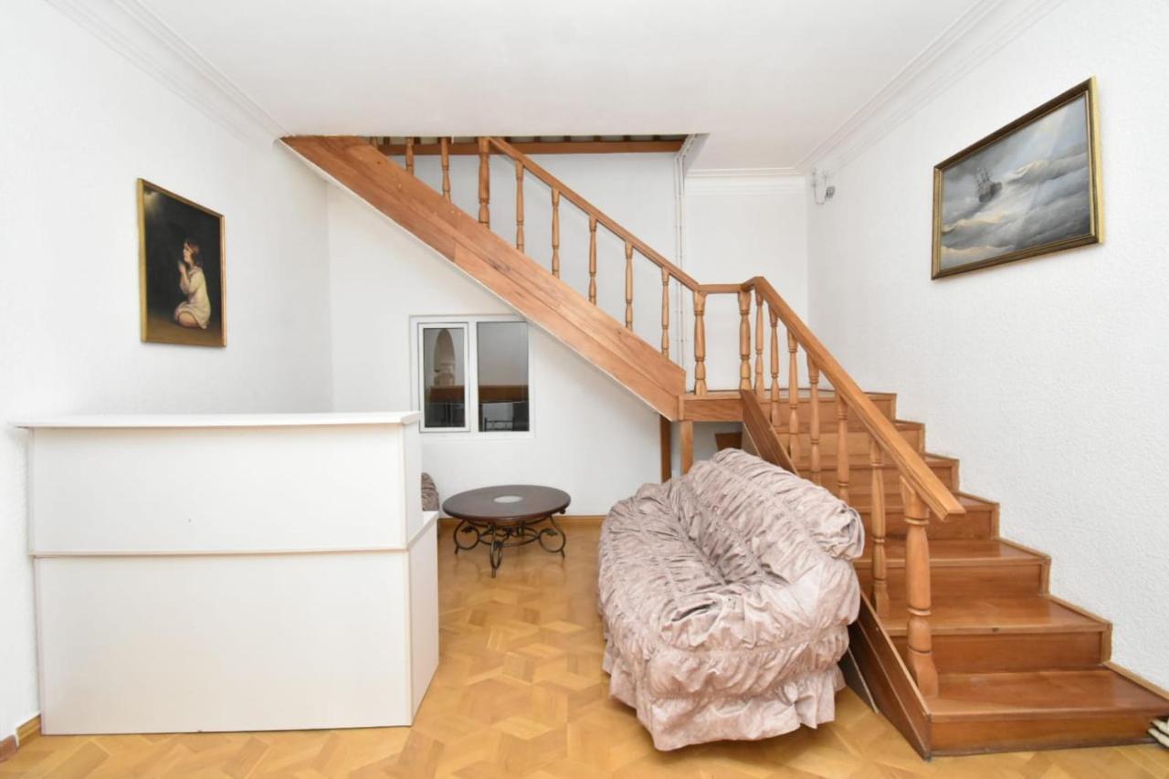 יירבאן Guesthouses Opera מראה חיצוני תמונה