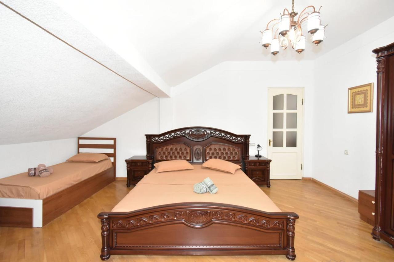 יירבאן Guesthouses Opera מראה חיצוני תמונה