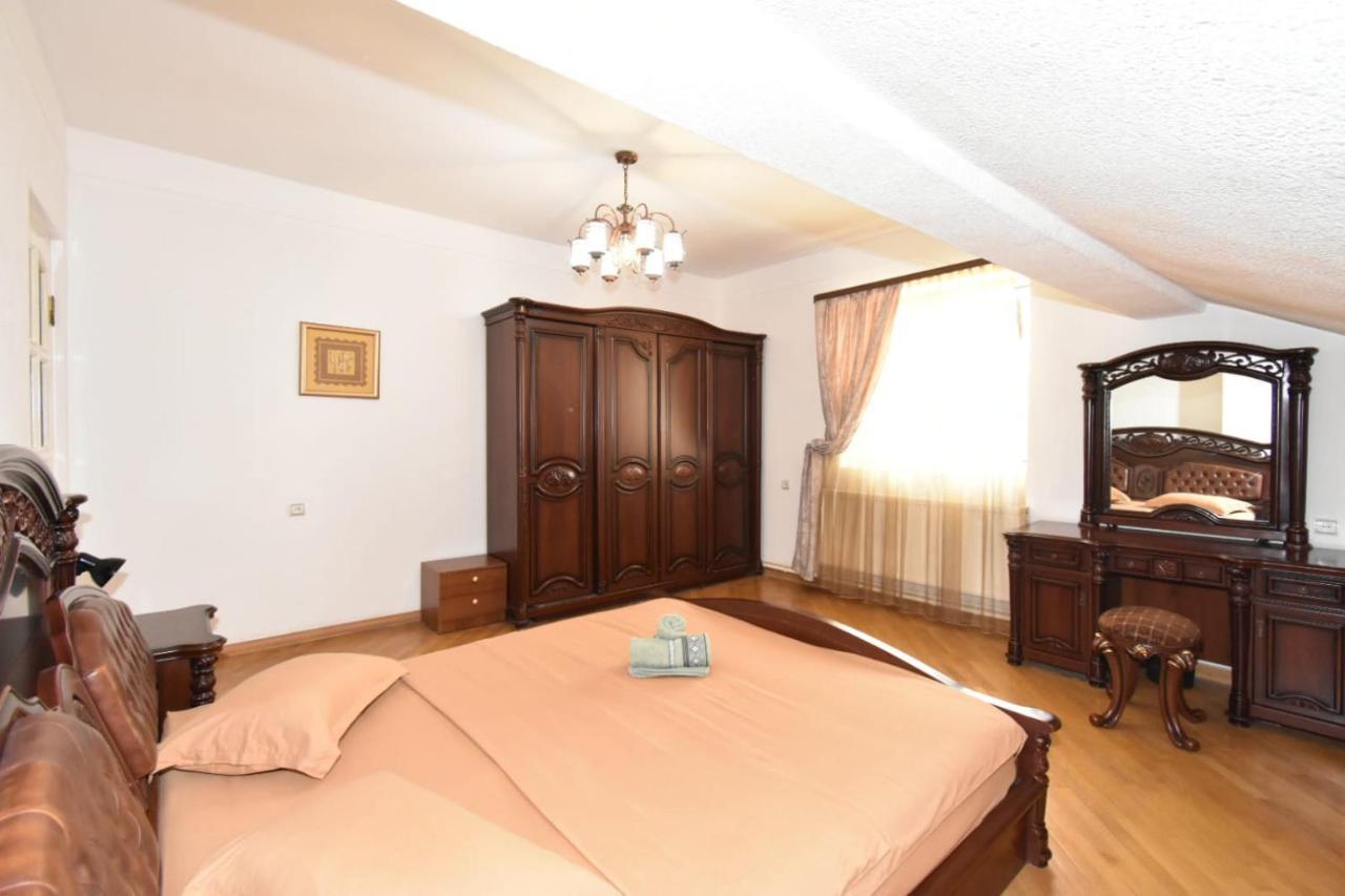 יירבאן Guesthouses Opera מראה חיצוני תמונה