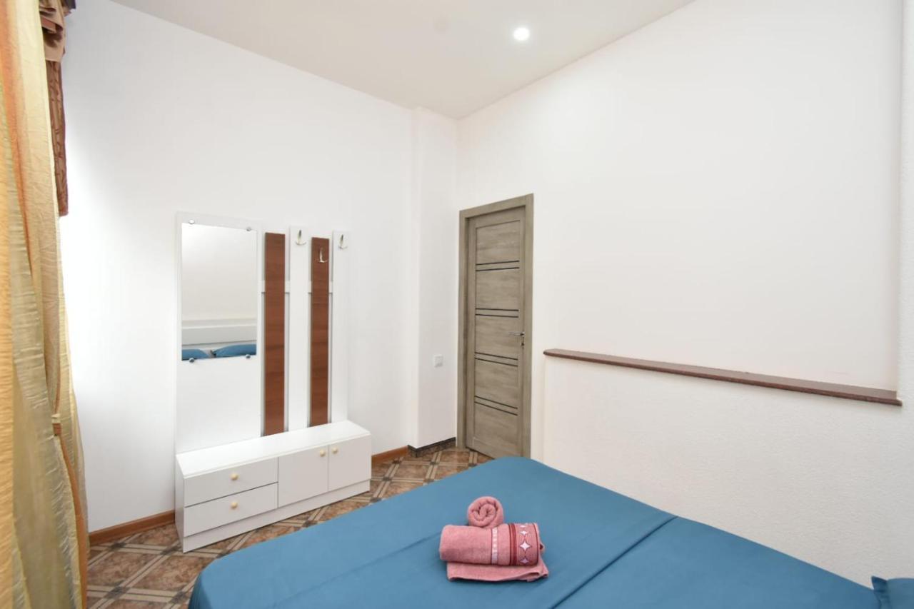 יירבאן Guesthouses Opera מראה חיצוני תמונה