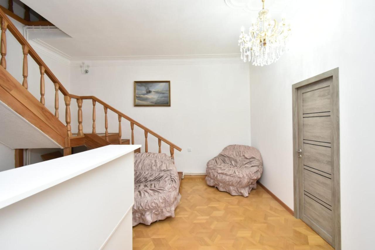 יירבאן Guesthouses Opera מראה חיצוני תמונה