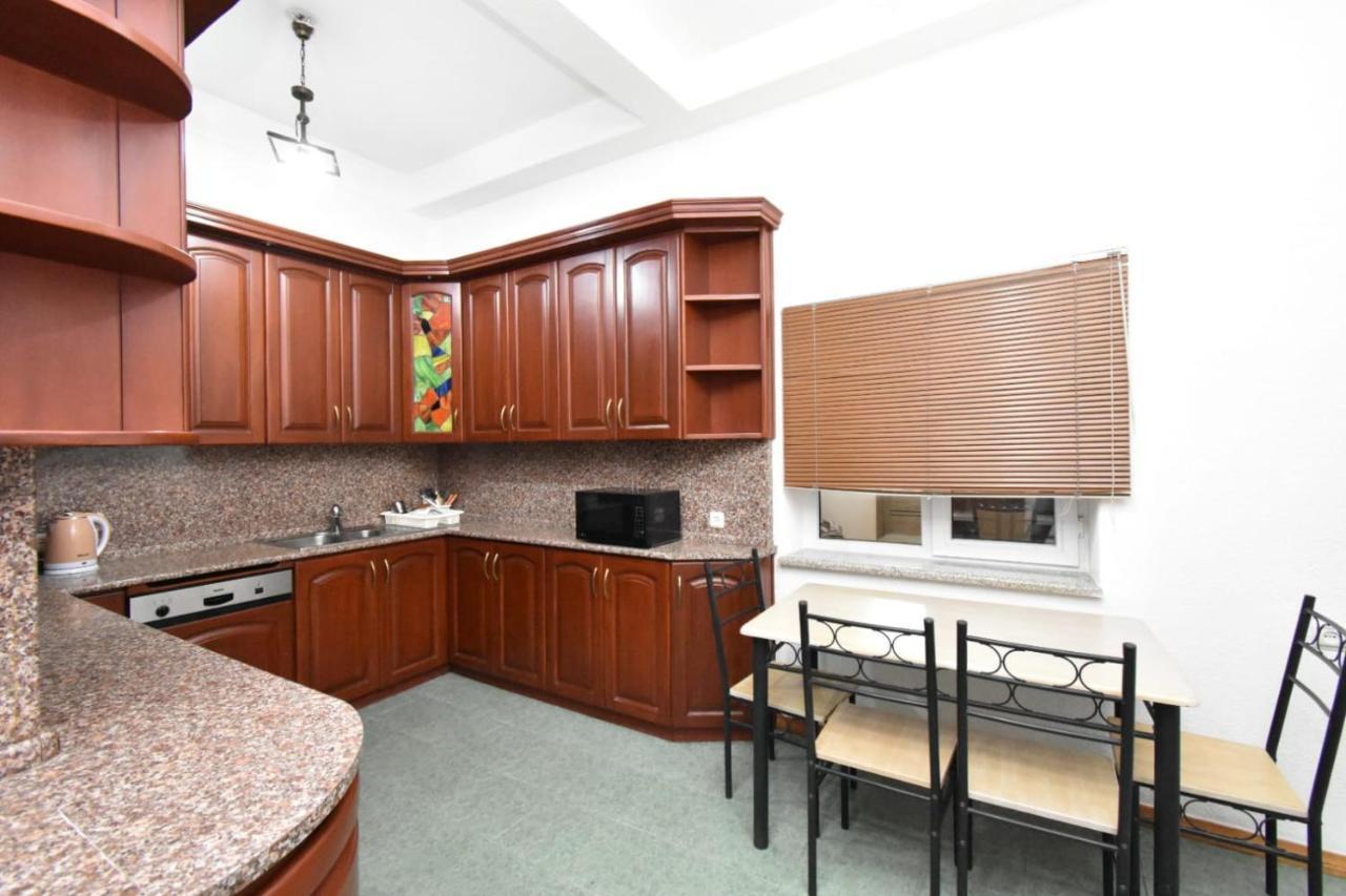 יירבאן Guesthouses Opera מראה חיצוני תמונה