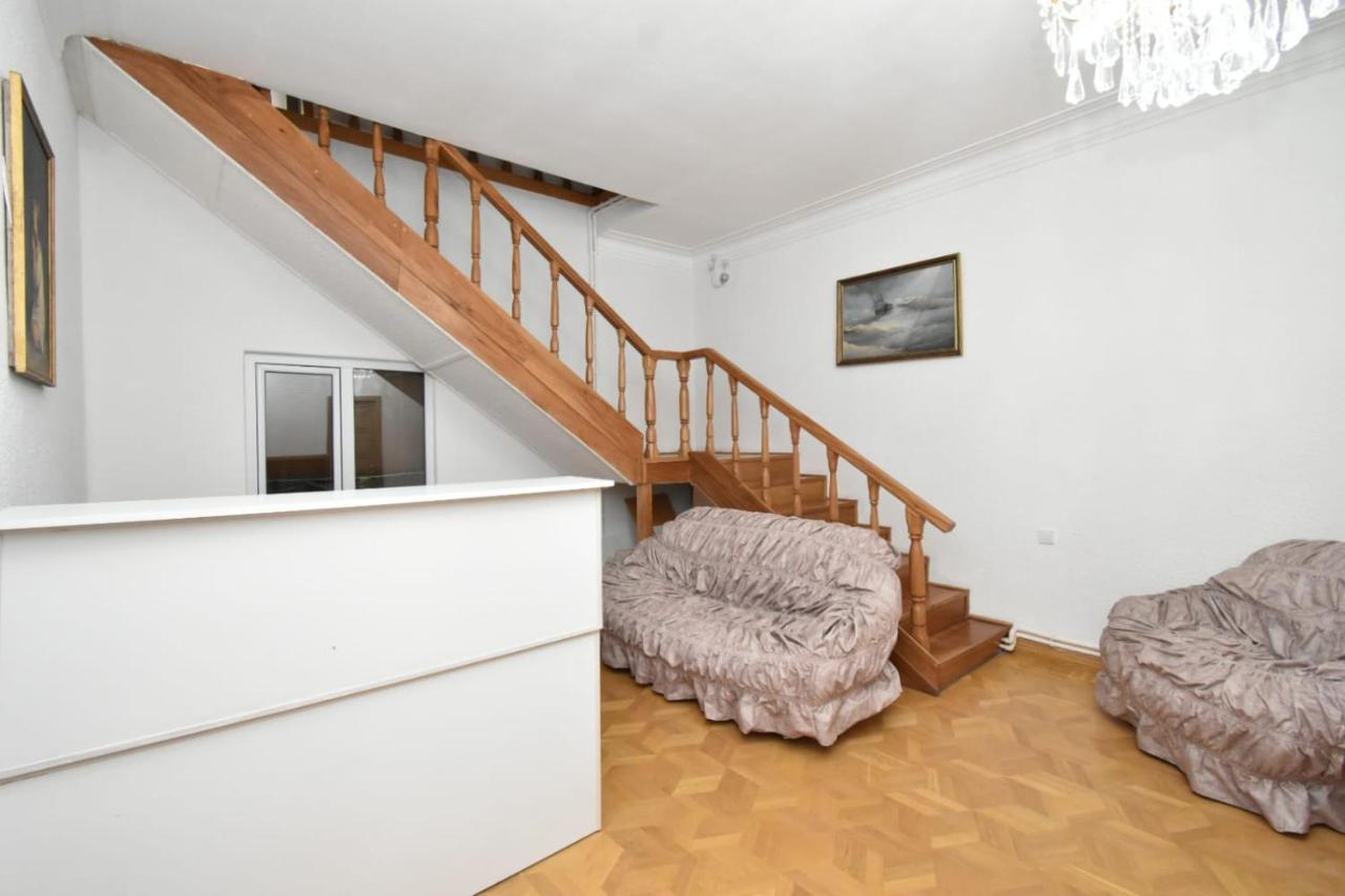 יירבאן Guesthouses Opera מראה חיצוני תמונה