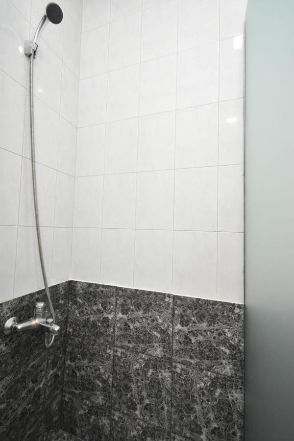 יירבאן Guesthouses Opera מראה חיצוני תמונה
