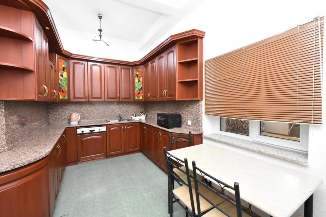 יירבאן Guesthouses Opera מראה חיצוני תמונה