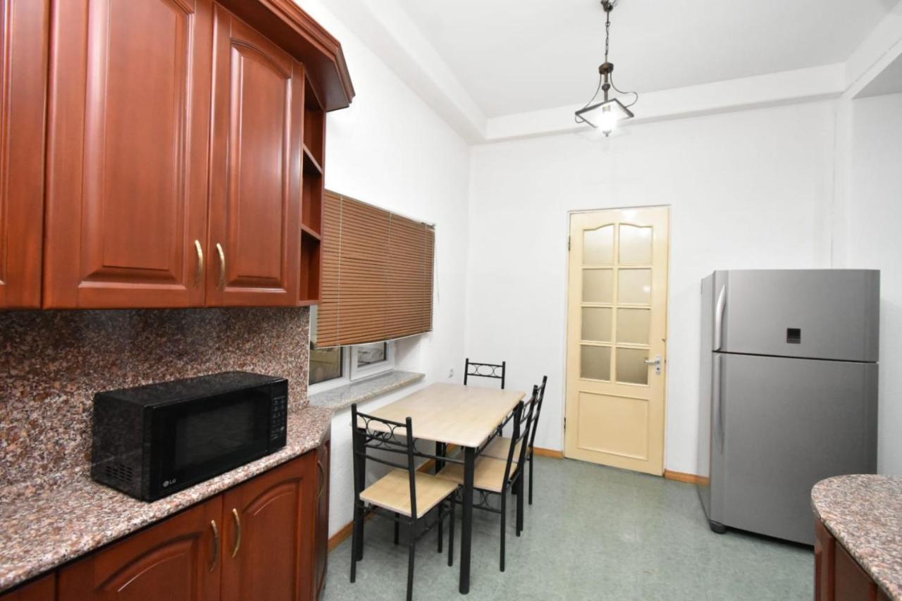 יירבאן Guesthouses Opera מראה חיצוני תמונה