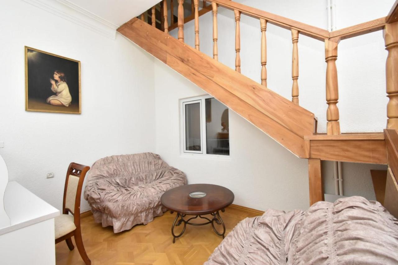 יירבאן Guesthouses Opera מראה חיצוני תמונה