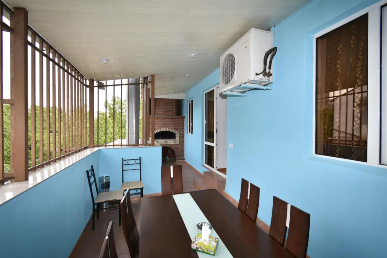 יירבאן Guesthouses Opera מראה חיצוני תמונה