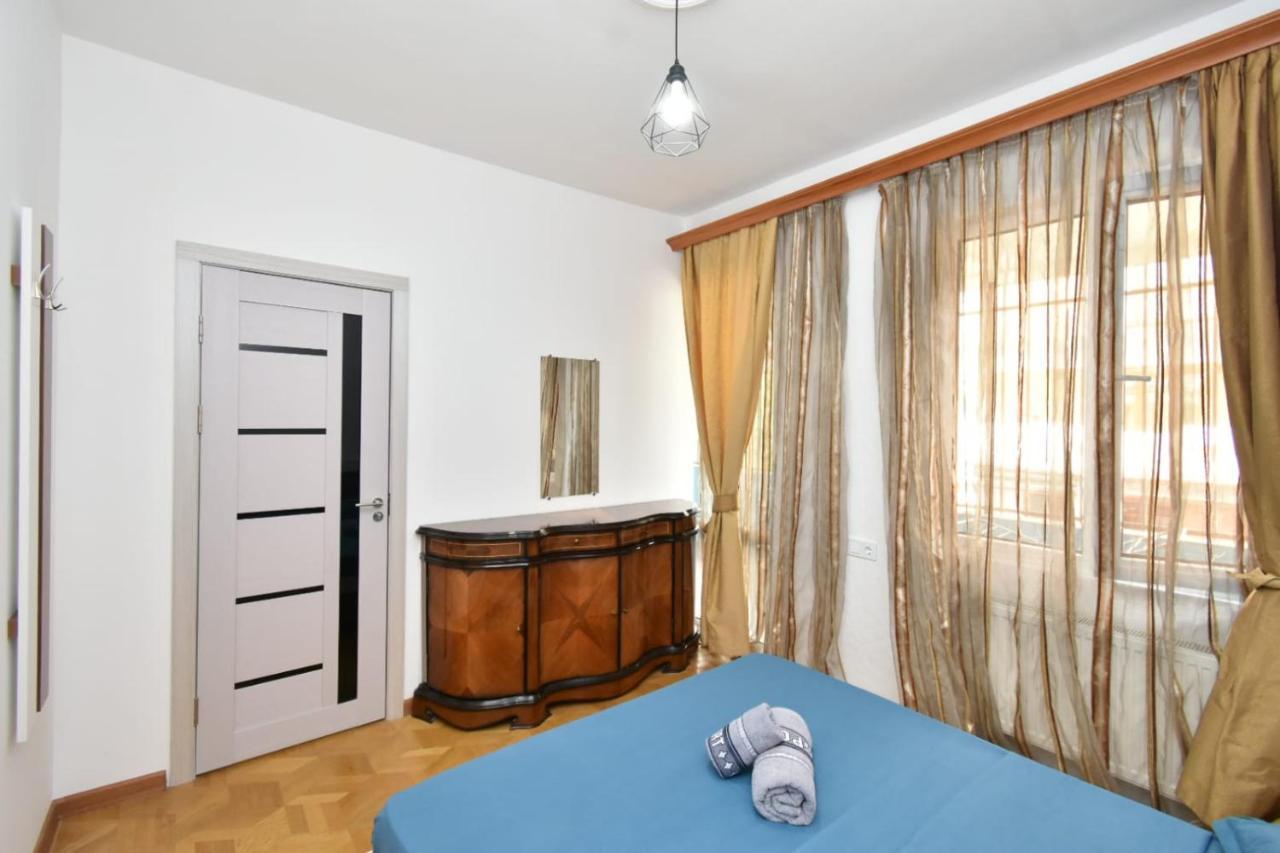 יירבאן Guesthouses Opera מראה חיצוני תמונה