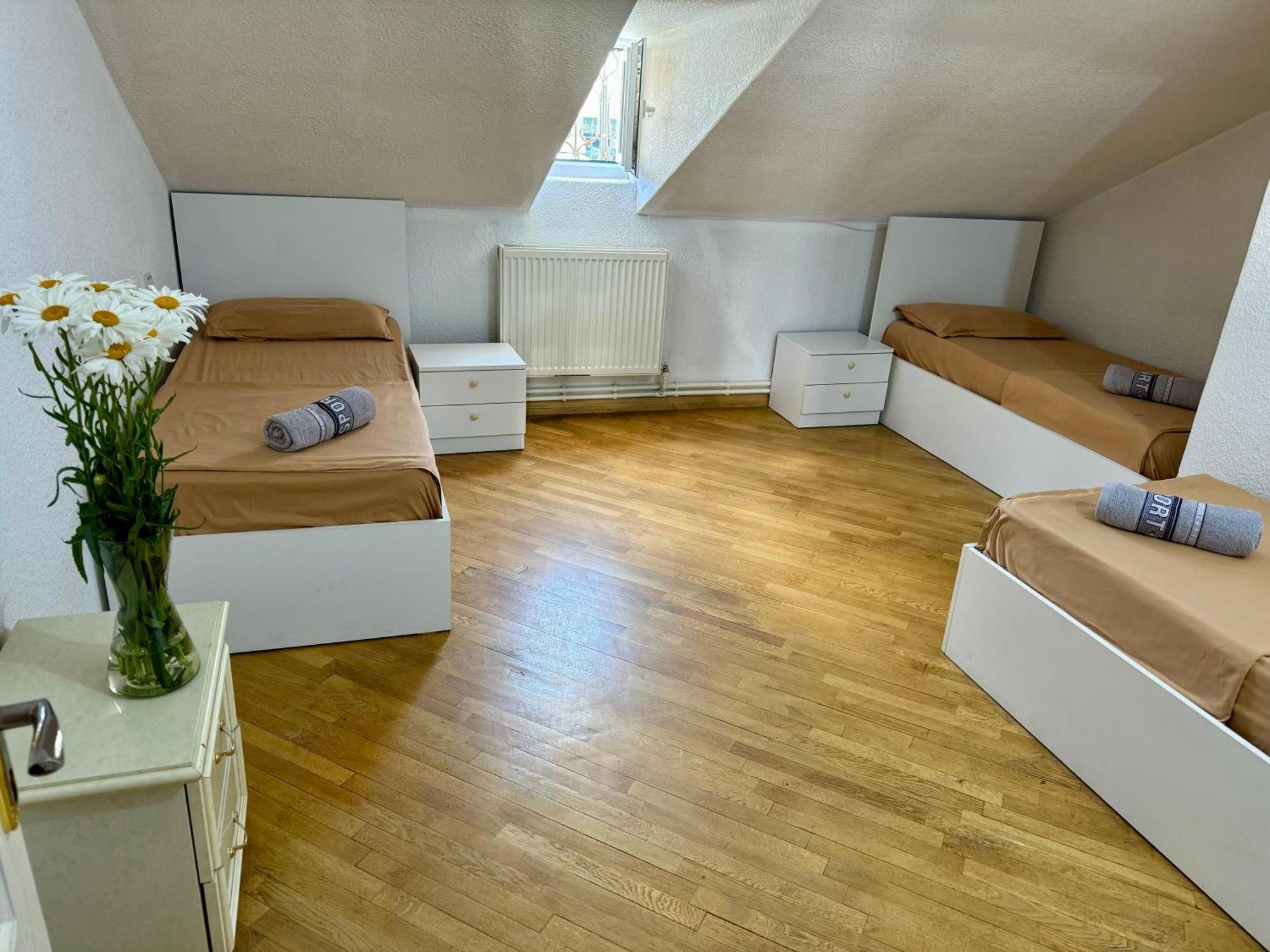 יירבאן Guesthouses Opera מראה חיצוני תמונה