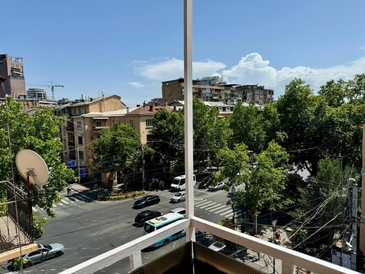 יירבאן Guesthouses Opera מראה חיצוני תמונה