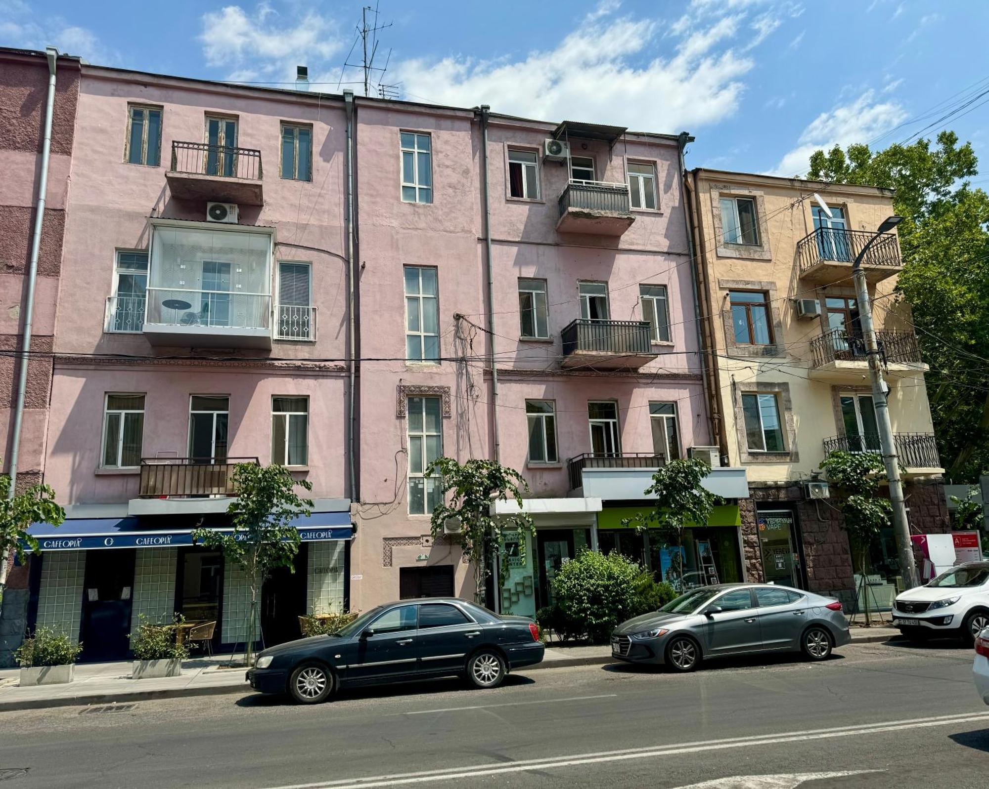 יירבאן Guesthouses Opera מראה חיצוני תמונה